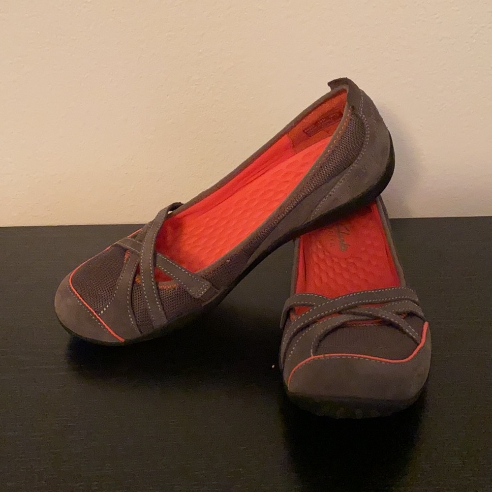 Clarks gray “skimmers” Womens sz10